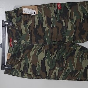 Dickies cargo utility pant. Juniors Large high rise elastic waist jogger. Camo